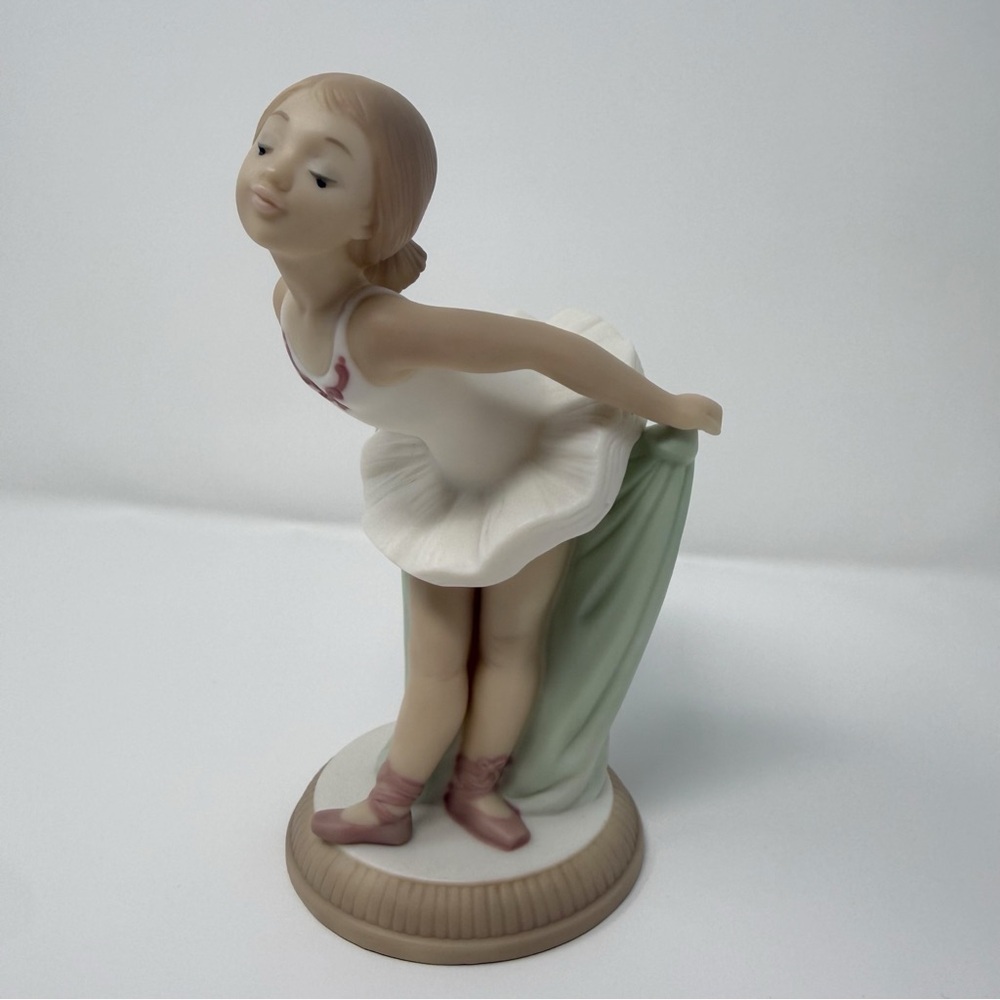 Golden Memories Ballerina Figurine Vintage Porcelain Statue Spain 1991 DAISA